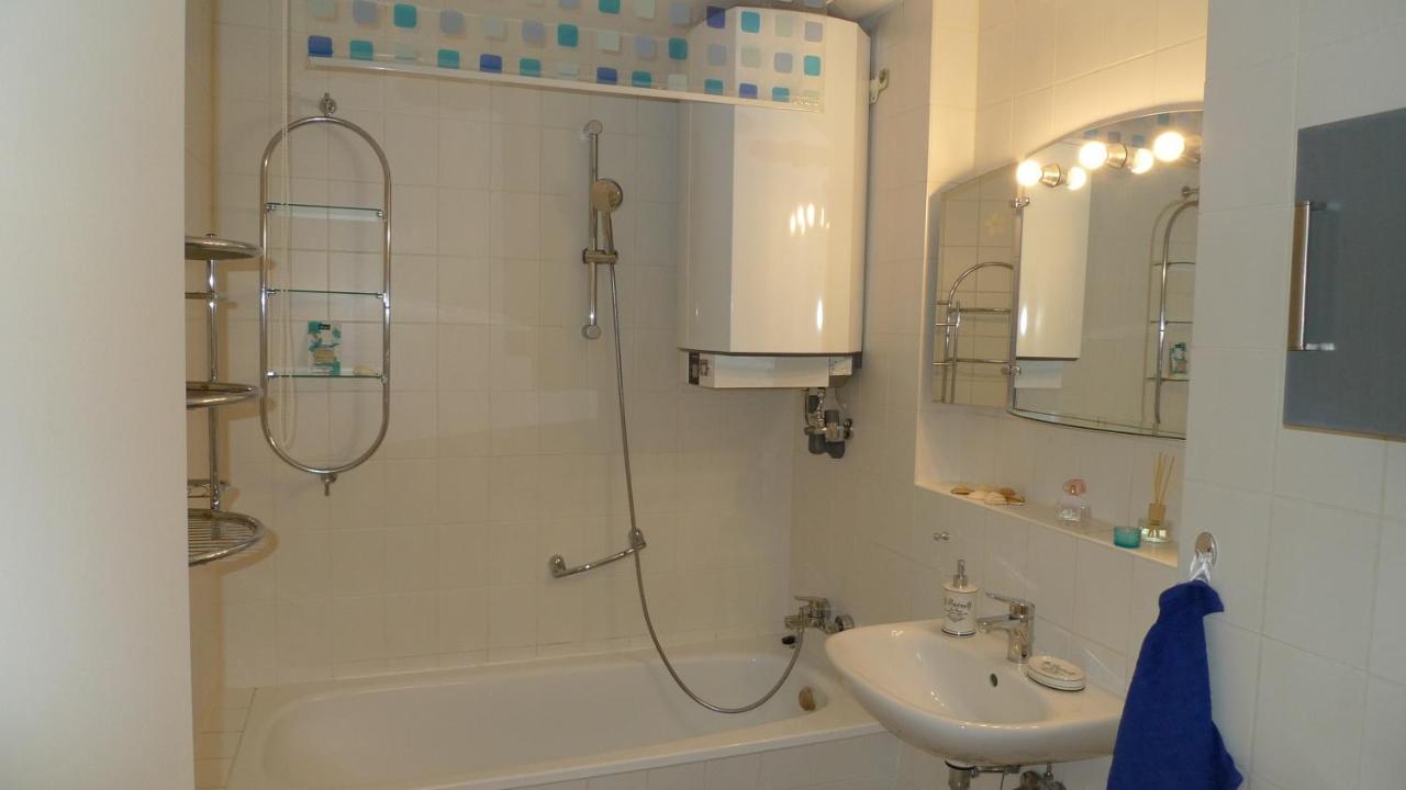 Aquamarin - Charmantes Appartement Mit Balkon ロストック エクステリア 写真